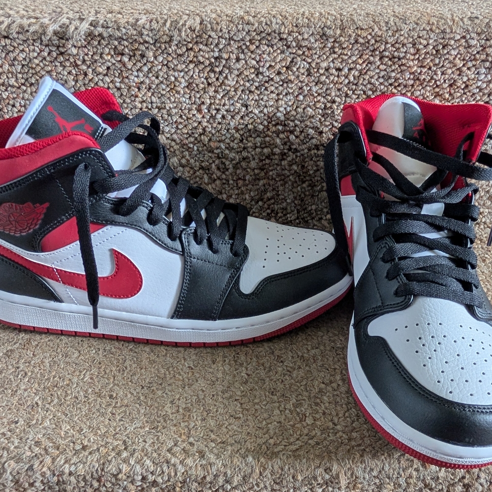 Jordan Men's Black, White, and Red Sneakers
